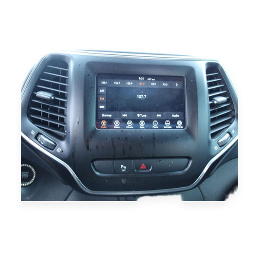 2019 Jeep Cherokee 7" Display Screen Radio Receiver with Satellite SiriusXM 19 — view 1