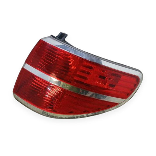 2007–2010 Saturn Outlook Right Passenger Tail Light Assembly Quarter Panel Mntd — view 1