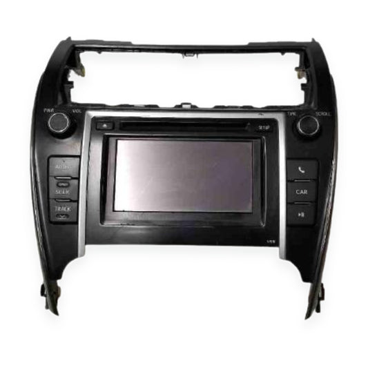 2013–2014 Toyota Camry Radio Receiver Player ID 57076 On Display Face OEM 13 14 — view 1