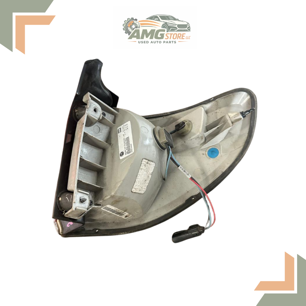 2007–2010 Saturn Outlook Right Passenger Tail Light Assembly Quarter Panel Mntd — view 2