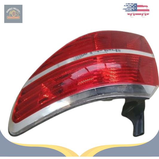 2007–2010 Saturn Outlook Right Passenger Tail Light Assembly Quarter Panel Mntd — view 1