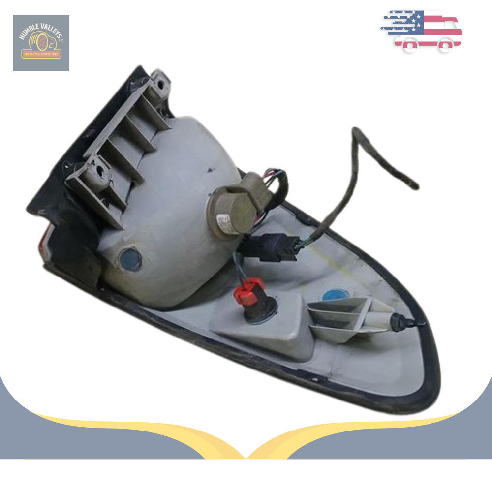 2007–2010 Saturn Outlook Right Passenger Tail Light Assembly Quarter Panel Mntd — view 3