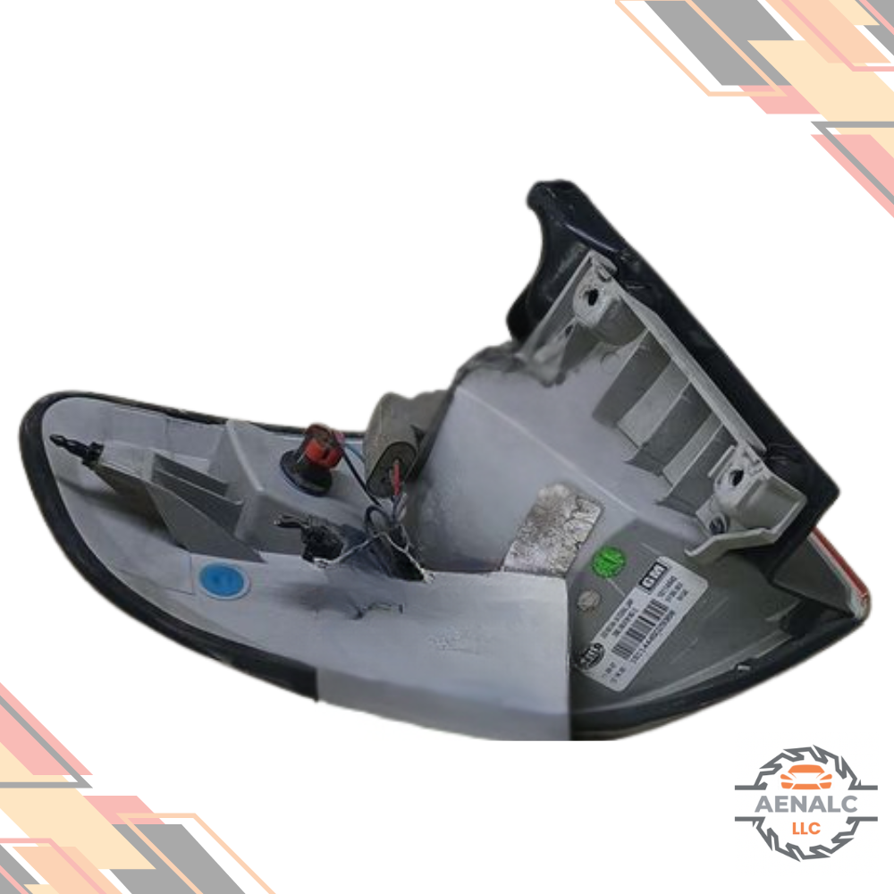 2007–2010 Saturn Outlook Right Passenger Tail Light Assembly Quarter Panel Mntd — view 4