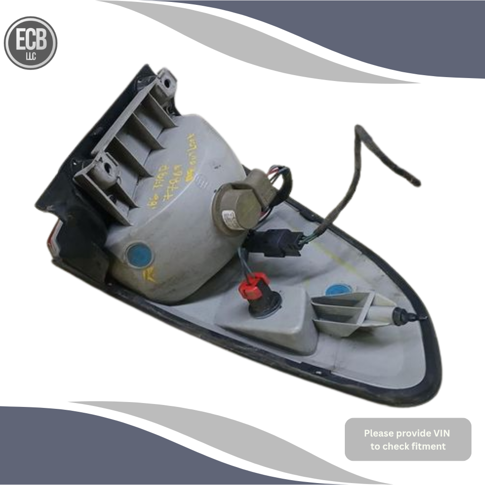 2007–2010 Saturn Outlook Right Passenger Tail Light Assembly Quarter Panel Mntd — view 2