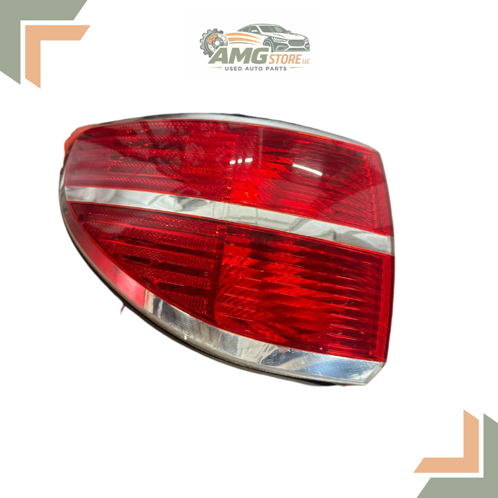 2007–2010 Saturn Outlook Right Passenger Tail Light Assembly Quarter Panel Mntd — view 1