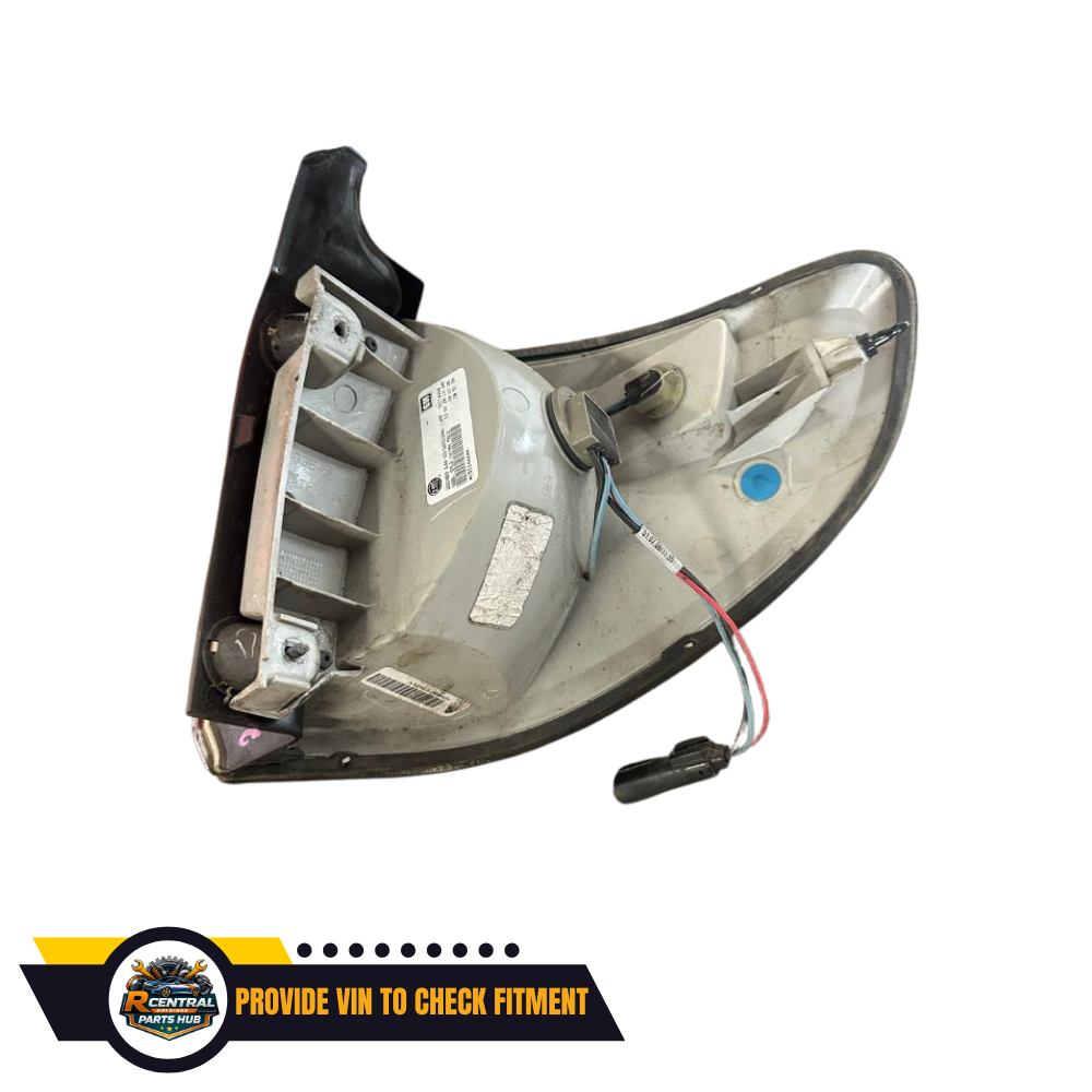 2007–2010 Saturn Outlook Right Passenger Tail Light Assembly Quarter Panel Mntd — view 2