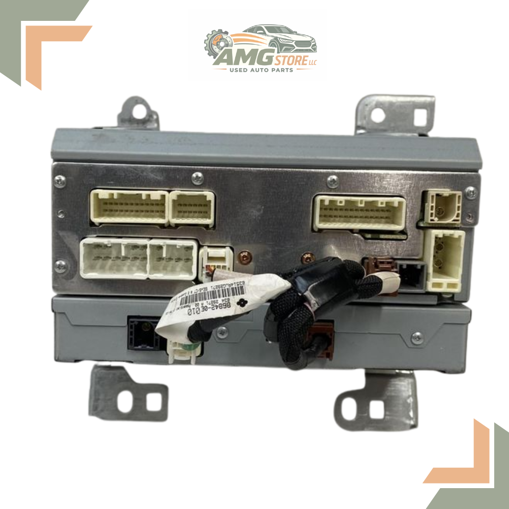 2015 Toyota Sienna AM-FM-CD Radio Receiver P10982 — view 4